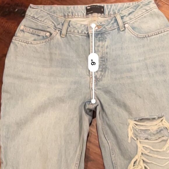 ASOS DESIGN Curve high rise distressed mom jeans light wash with rips 28/30 - Picture 11 of 13